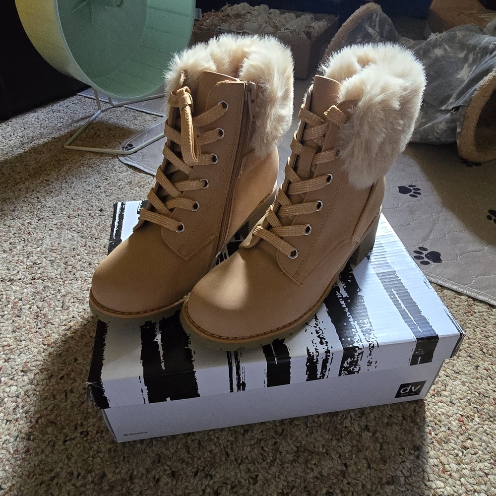 Dolce Vita- tan and cream- fur trimmed- ankle boots- girls size 3- BNIB